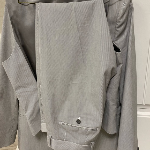 Men’s Express Slim Fit Suit - Picture 13 of 14